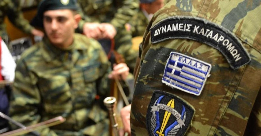 Έτσι τιμούν τον πράσινο μπερέ! – Η σκληρή εκπαίδευση των Ελλήνων κομάντος (Βίντεο)